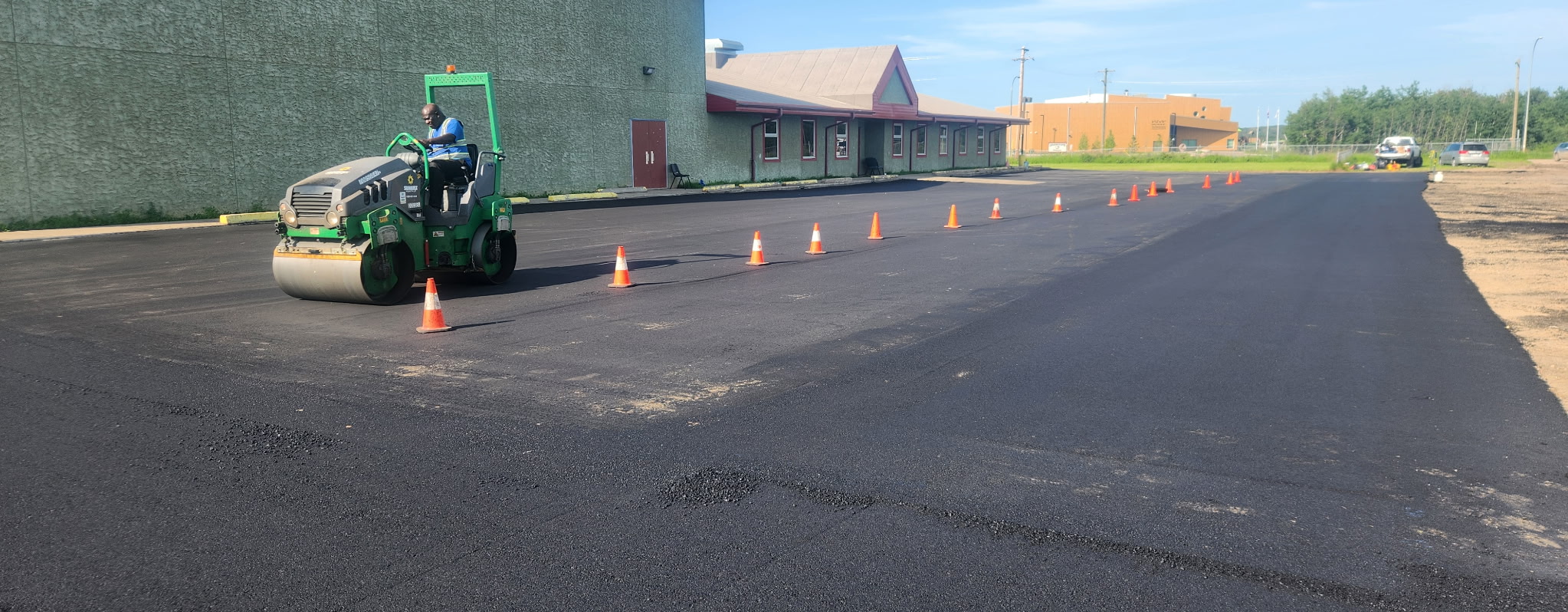 Roller compacting fresh asphalt